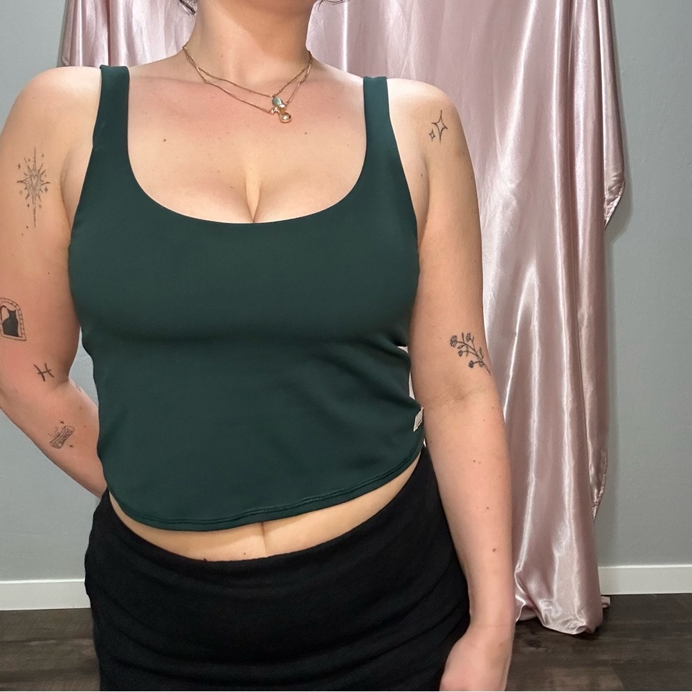 Vuori Daily Crop Tabk